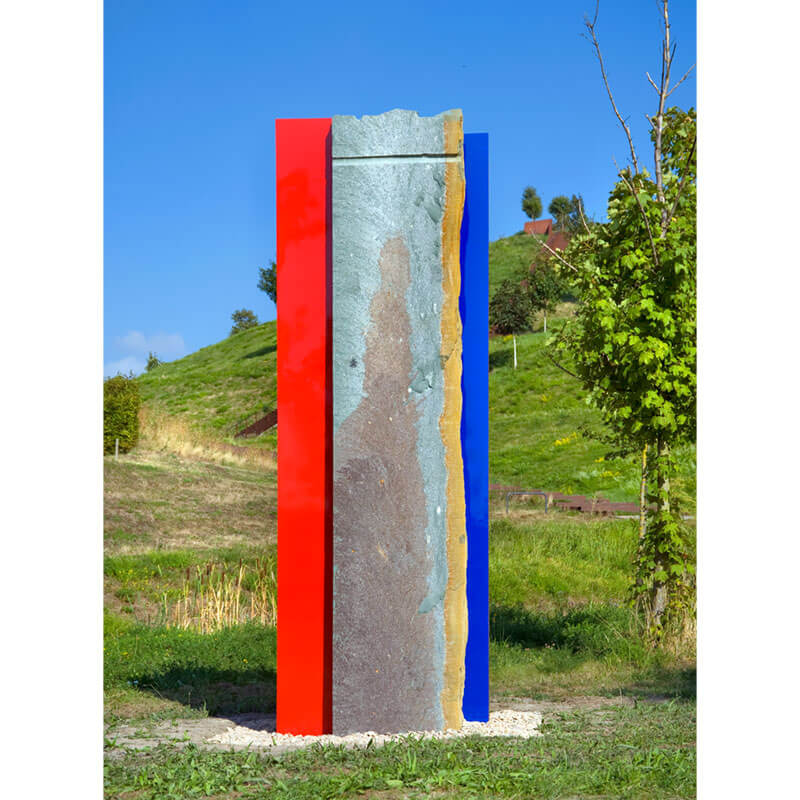 o.T., 2016, Anröchter Dolomit, Corten-Stahl, Aluminium, Lackfarbe <br>H 335 cm, B 80 cm, T 80 cm, Skulpturenpfad PHOENIX See